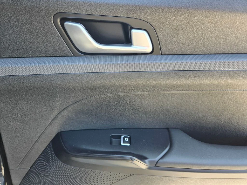 Used 2022 Ebony Black Kia GT-Line image 10
