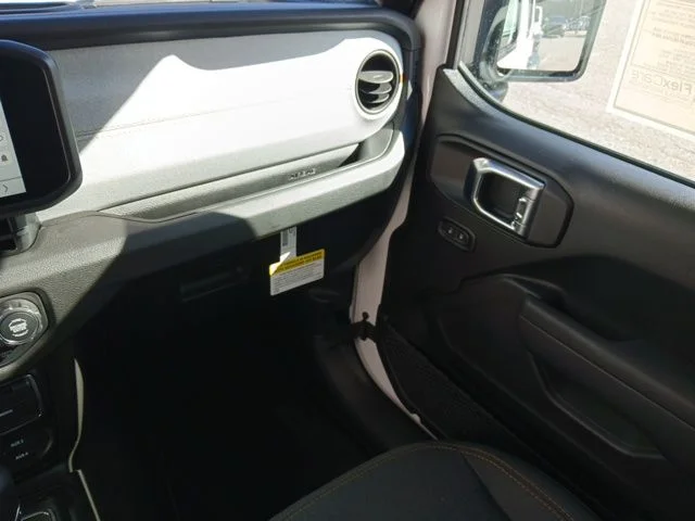 New 2026 Bright White Clear-Coat Exterior Paint Jeep Sport S image 35