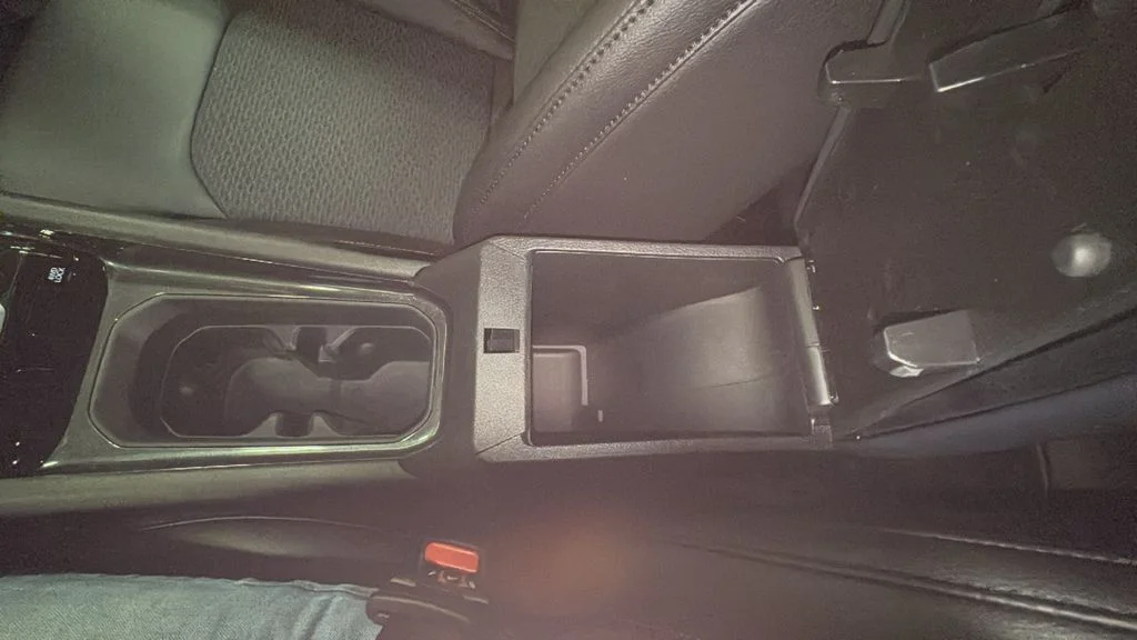 New 2026 Bright White Clearcoat Jeep Latitude image 26