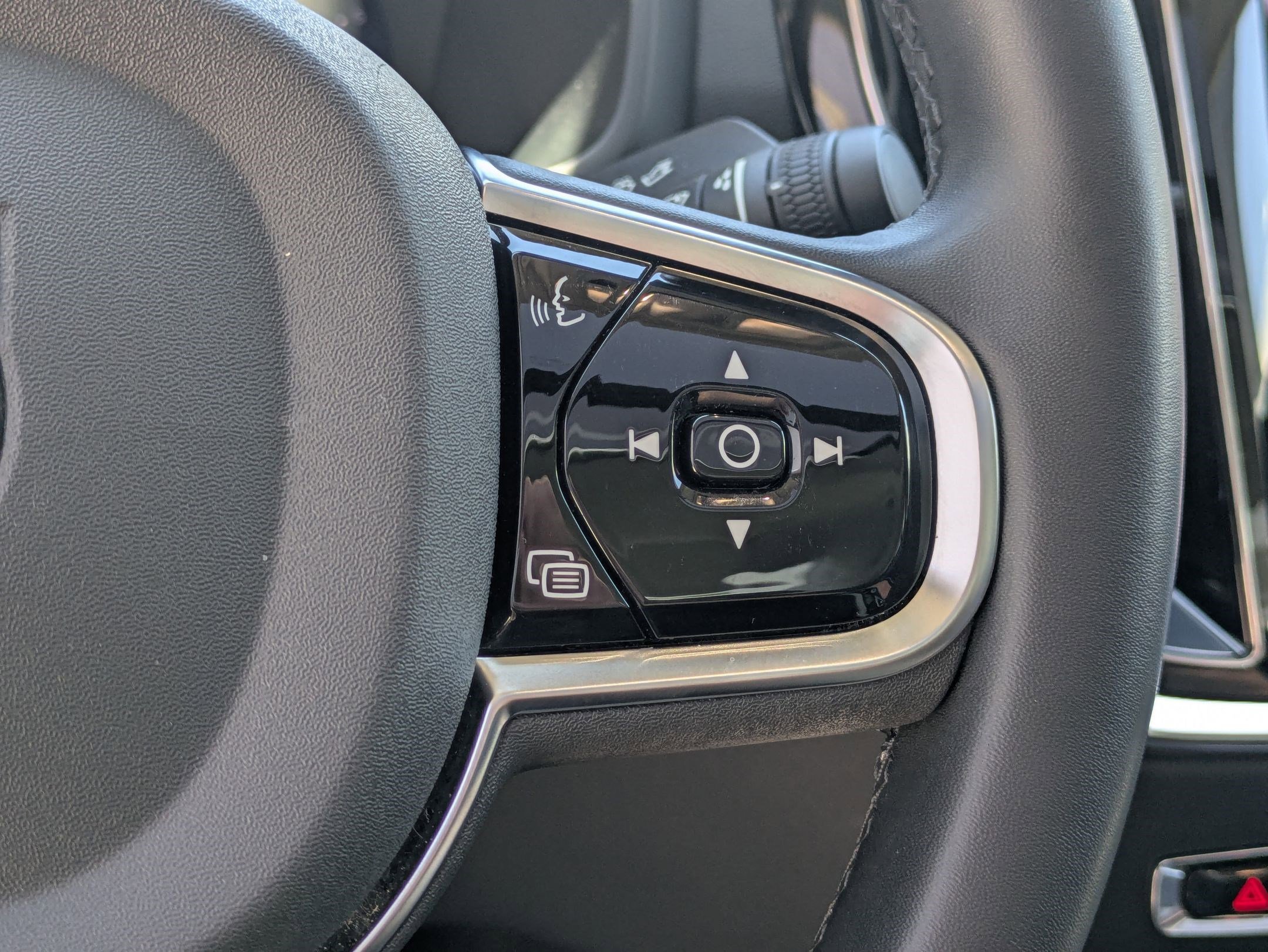 Used 2024 Blue Volvo Plus Dark Theme image 18