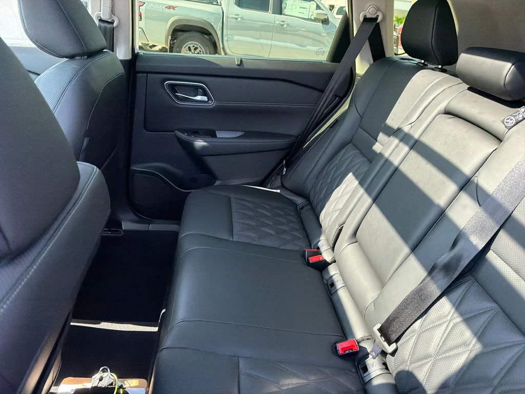 New 2026 Everest White Pearl TriCoat Nissan Platinum image 31