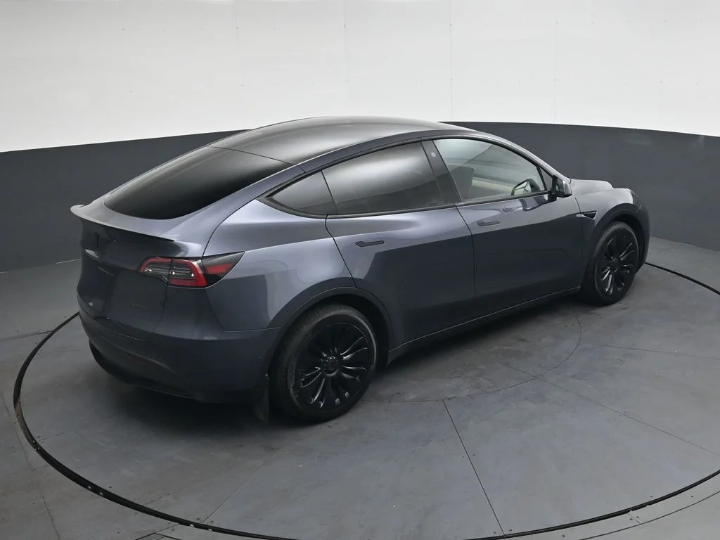 Used 2022  Tesla Long Range image 31