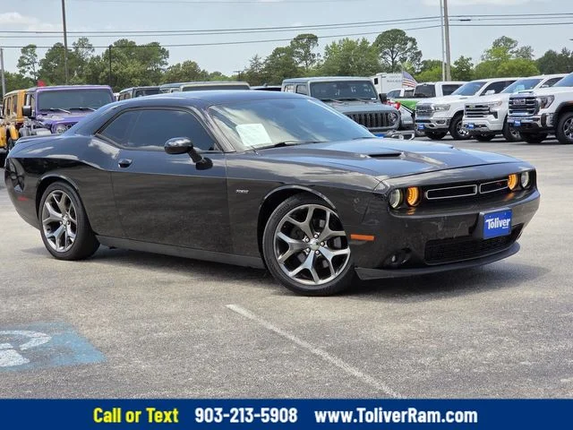 2016 Dodge Challenger R/T Plus's photo
