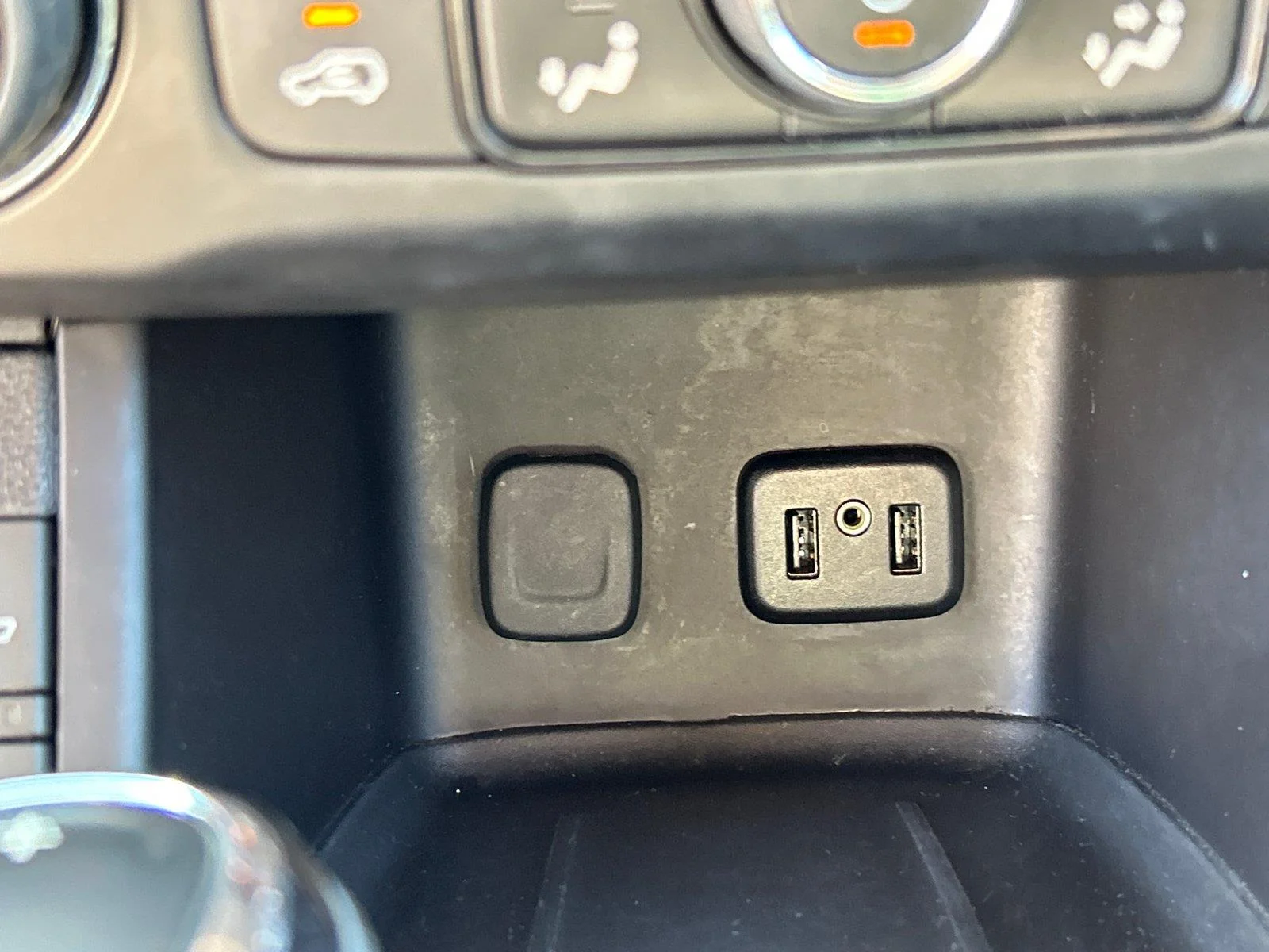 Used 2019 Dark Sky Metallic GMC SLT image 22