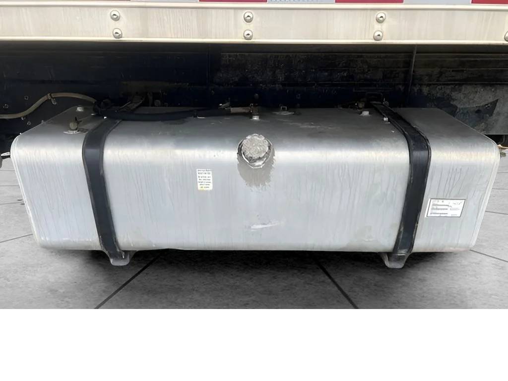 Used 2023 White Isuzu  image 43