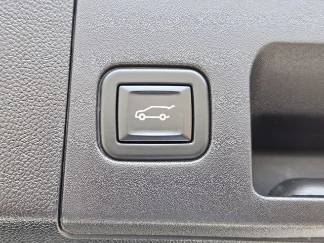 Used 2022 White Cadillac Sport image 10