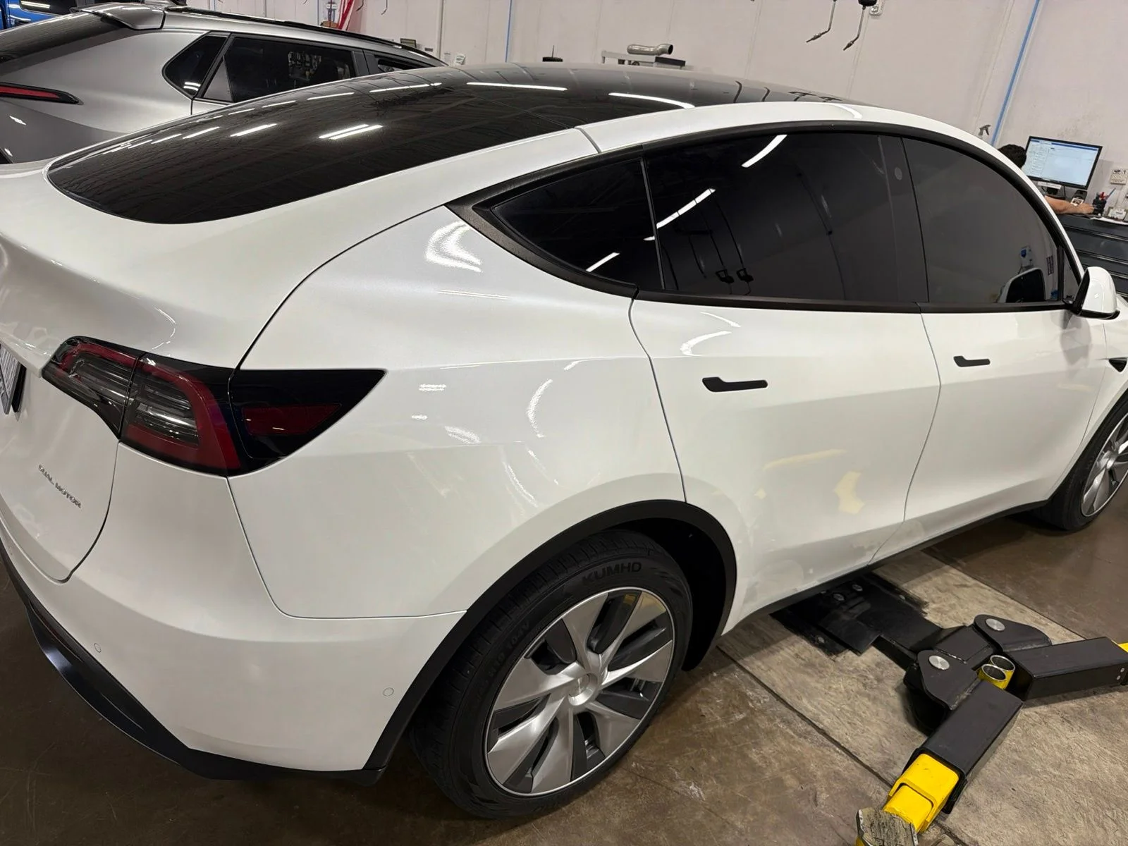 Used 2022 White Tesla Long Range image 4