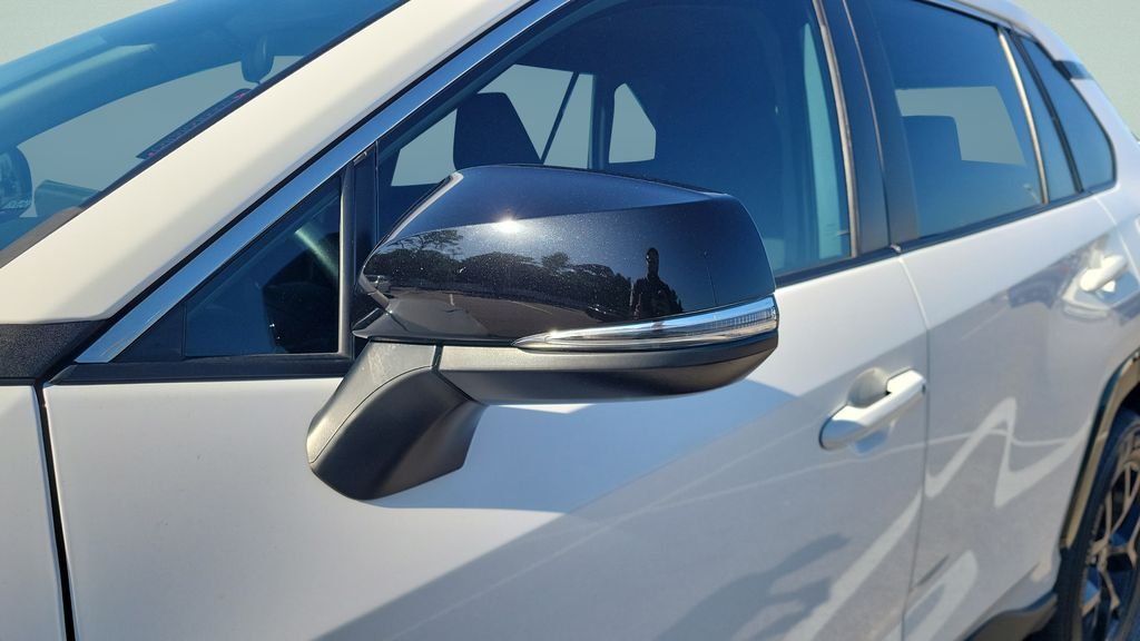 Used 2021 White Toyota XLE image 28
