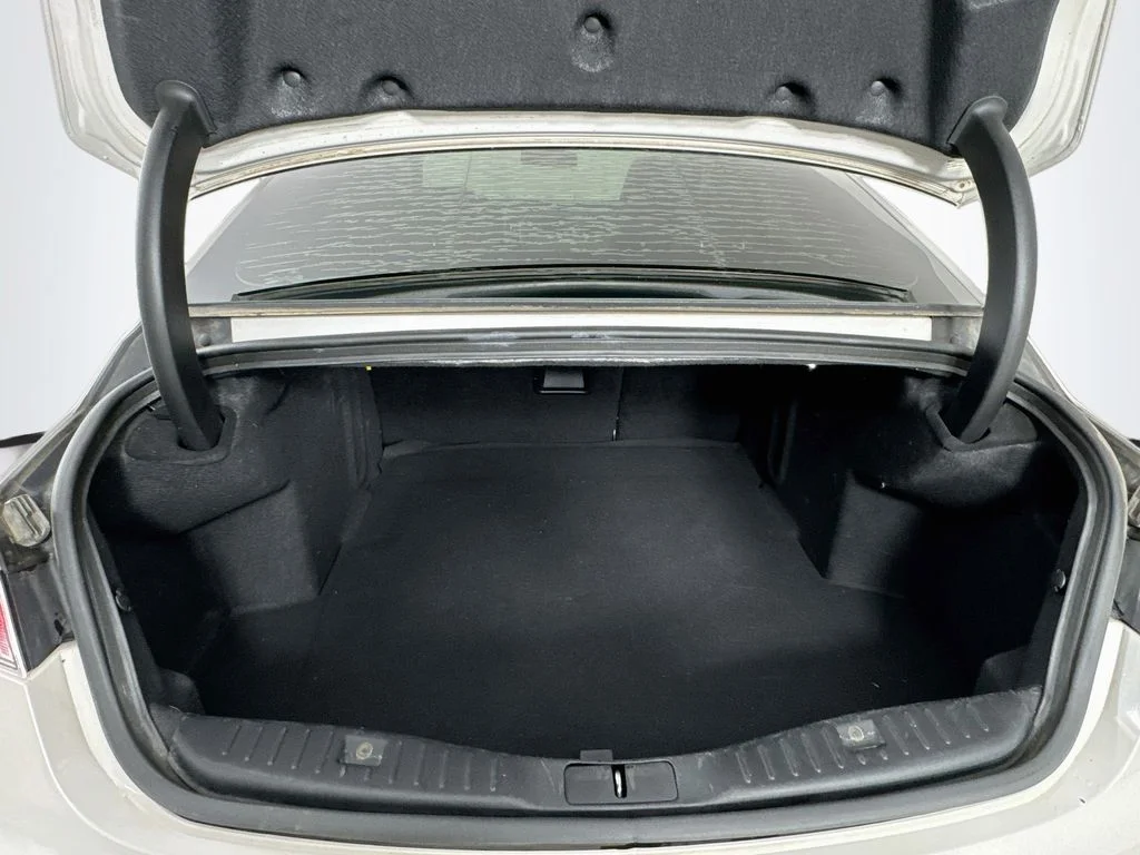 Used 2019 Pearl Metallic Lincoln Reserve image 32