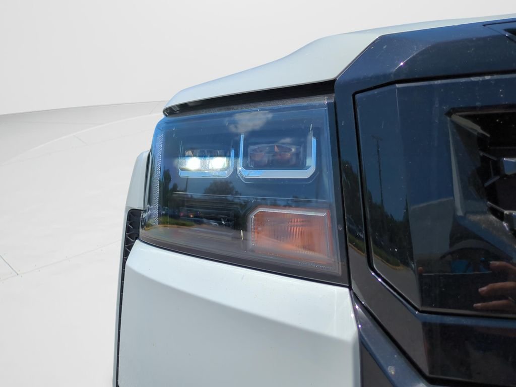 New 2026 Glacier White Nissan Crew Cab SV image 28