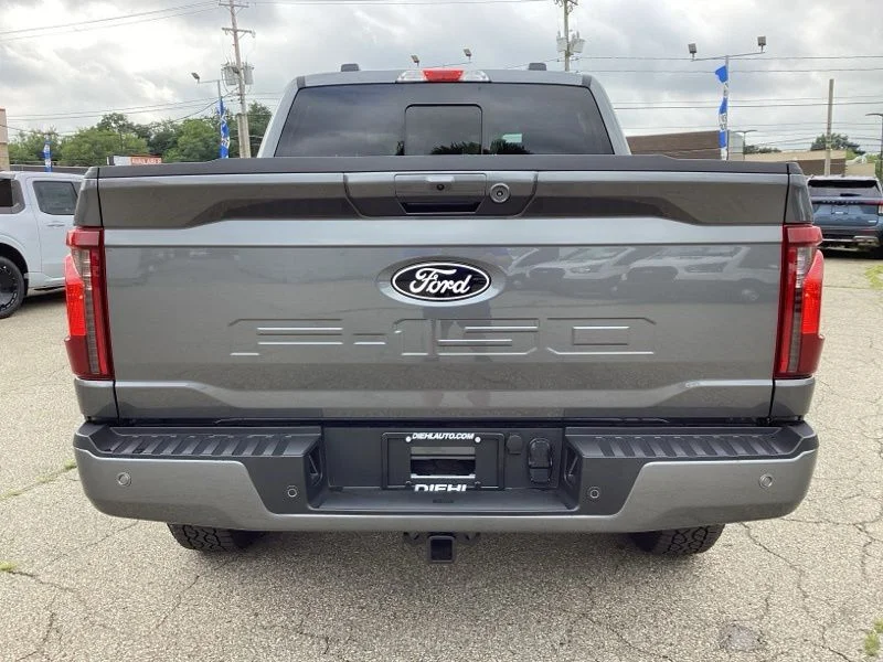 New 2026 Carbonized Gray Metallic Ford XLT image 7