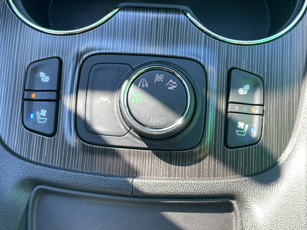 Used 2023 Blue GMC SLT image 30