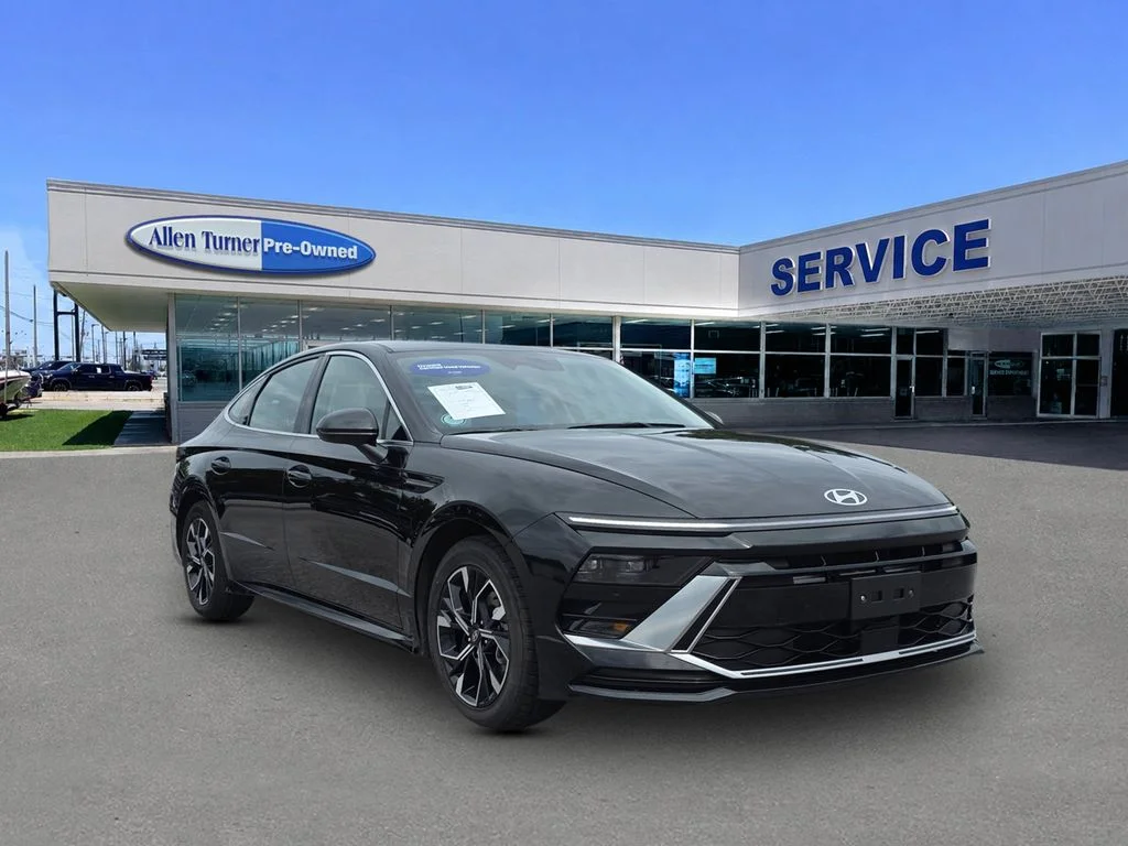 Used 2024 Onyx Black Hyundai SEL image 2