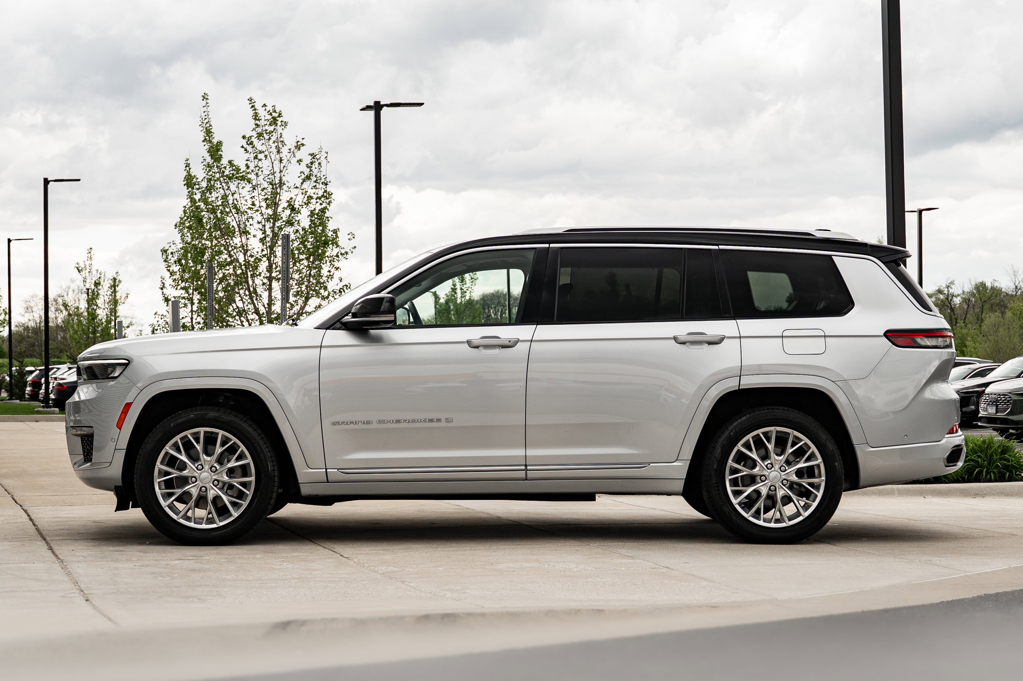Used 2021 Silver Zynith Jeep Summit image 6