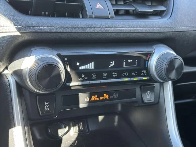 Used 2023 Ice Toyota LE image 28