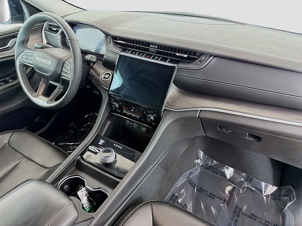 Used 2024 Metallic Jeep Limited image 22