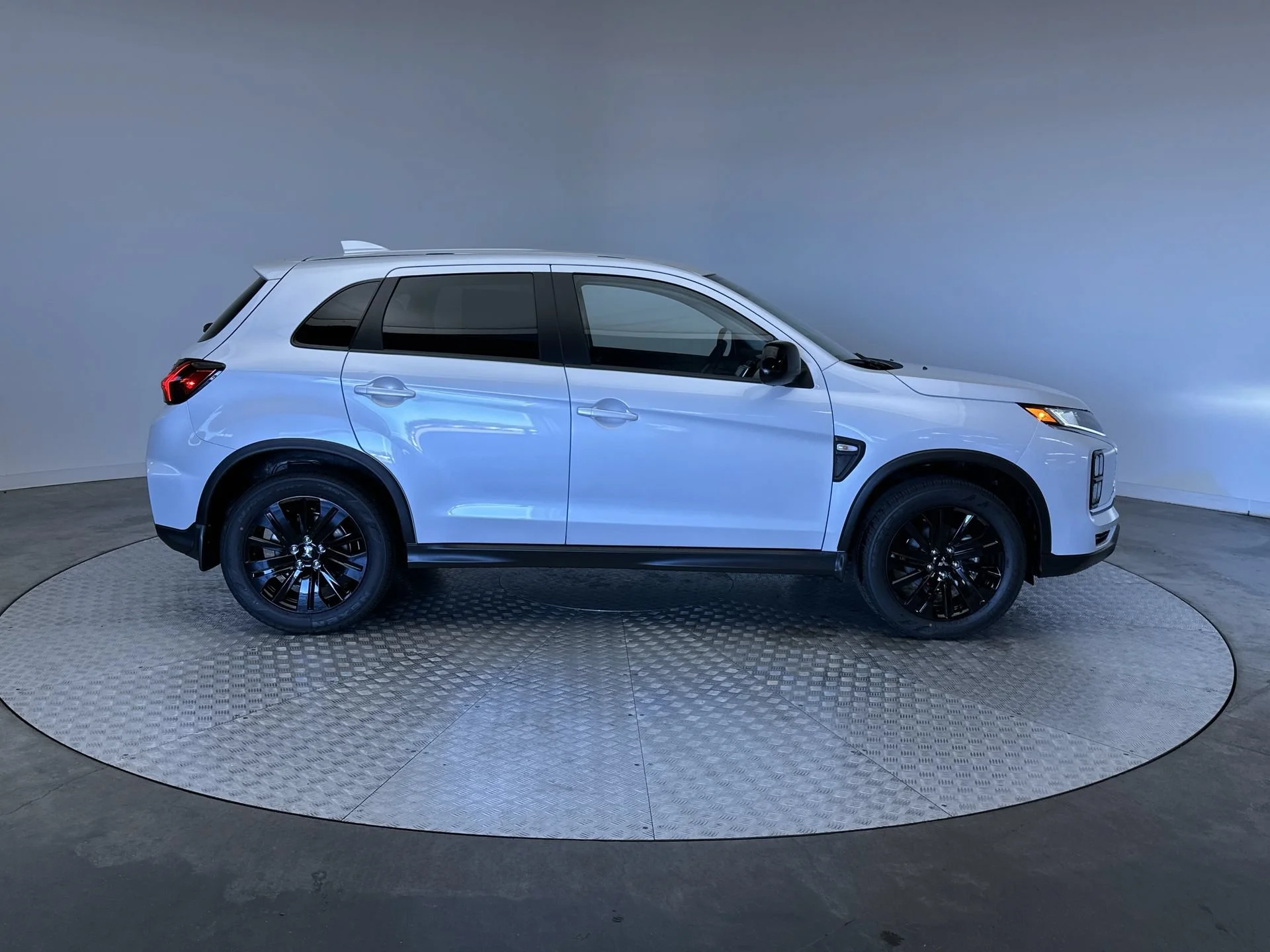 New 2026 White Diamond Mitsubishi 2.0 LE image 10