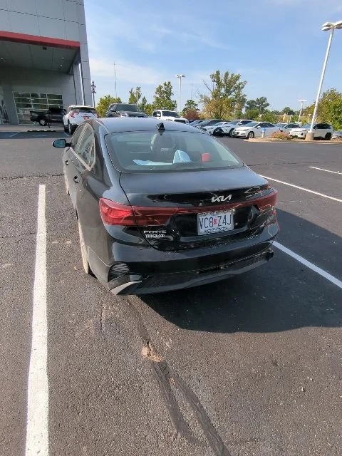 Used 2023 Black Kia LXS image 8