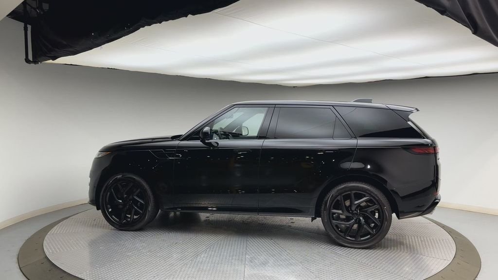 New 2026 Santorini Black LAND ROVER Dynamic SE image 5