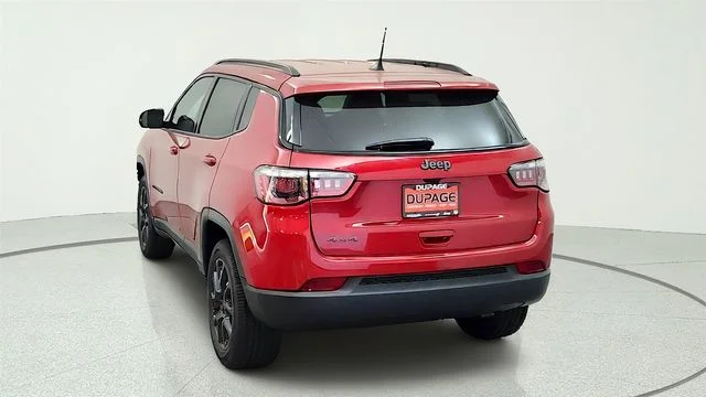 New 2026 Red Hot Pearlcoat Jeep Latitude image 10