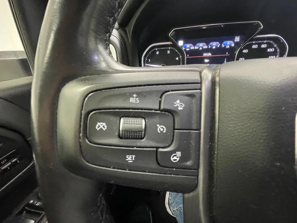 Used 2021 White GMC Denali image 34