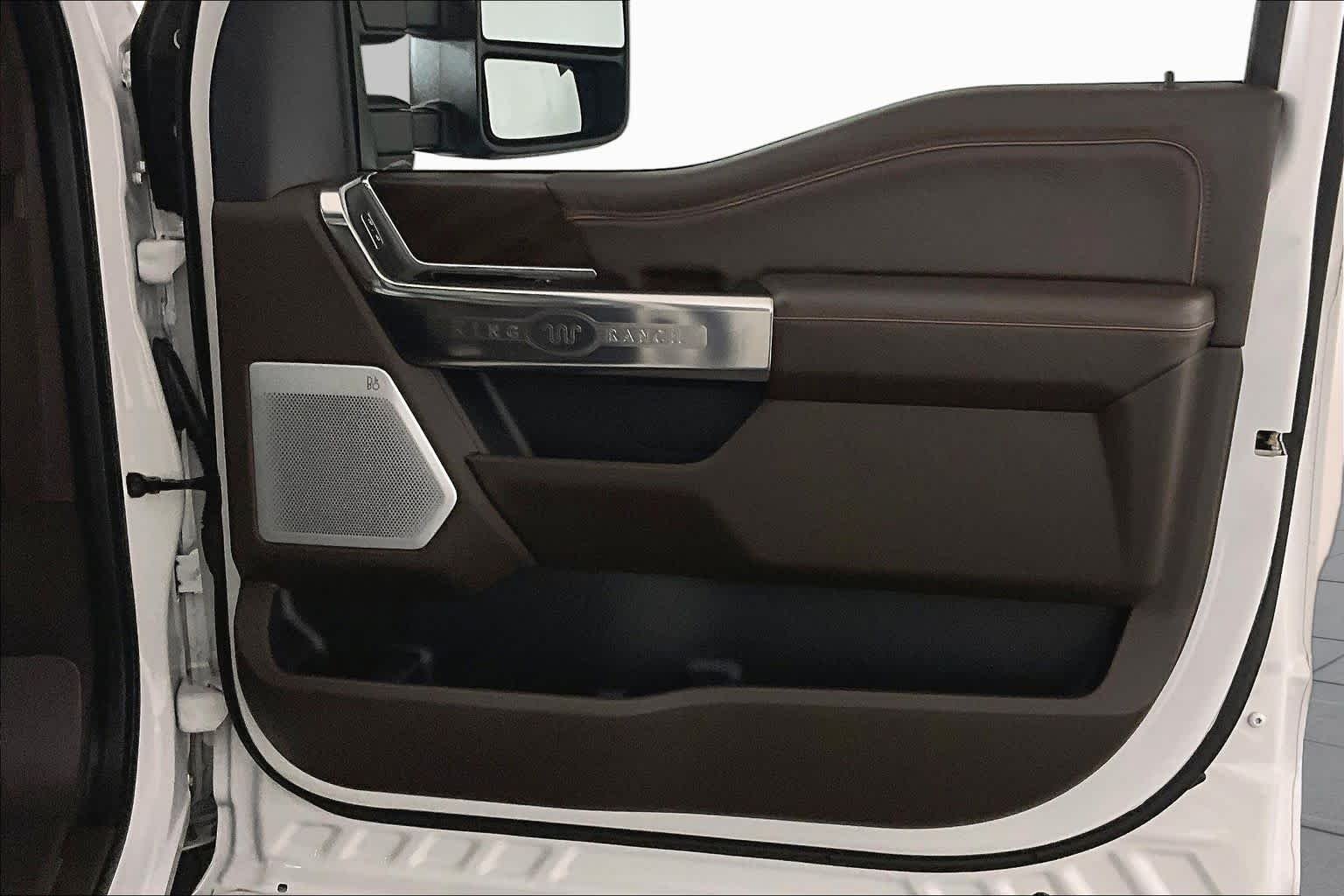Used 2025 Star White Metallic Tri-Coat/Darkened Bronze Ford King Ranch image 21