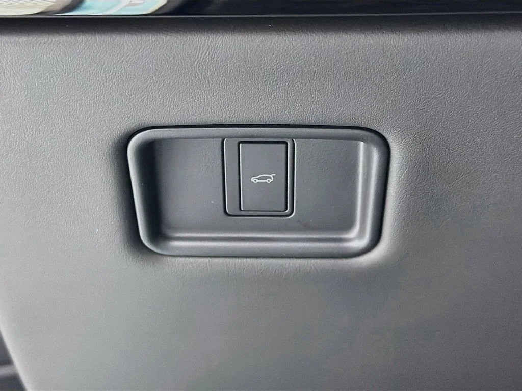 New 2026 Carpathian Grey Land Rover Dynamic SE image 10