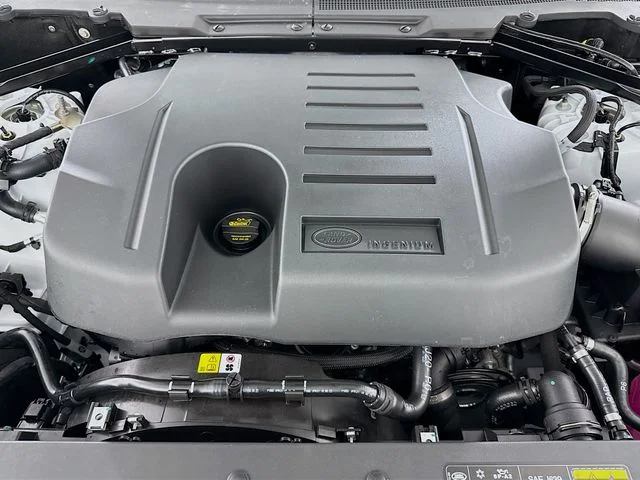 New 2026 Fuji White Land Rover X-Dynamic SE image 32
