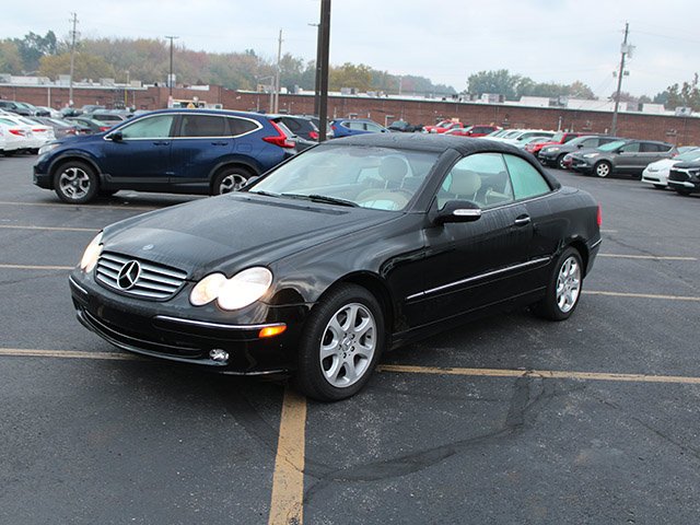 Used 2004  Mercedes-Benz CLK 320 image 2