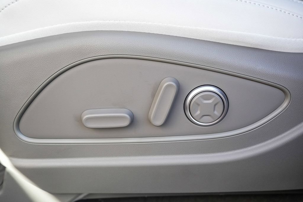 New 2026 Gray Hyundai SEL Premium image 22