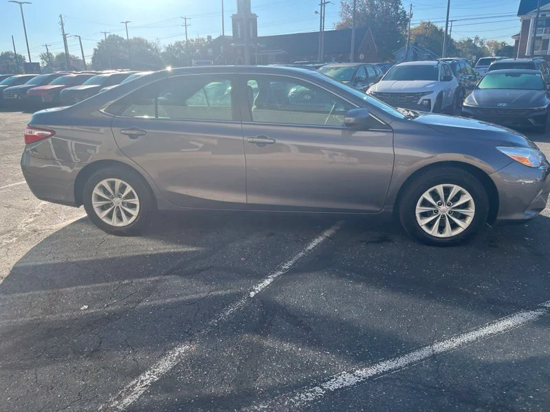 Used 2015 Gray Toyota LE image 4
