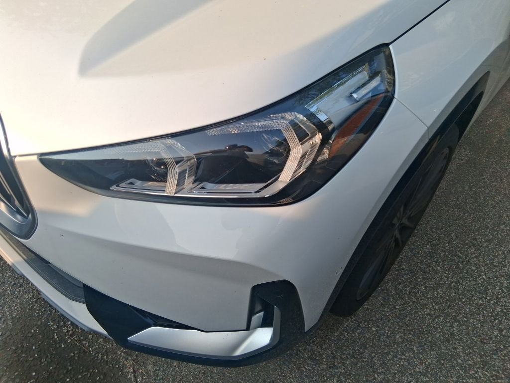 Used 2025 White BMW xDrive28i image 8