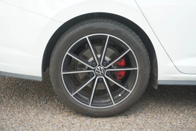 Used 2025  Volkswagen Autobahn image 6