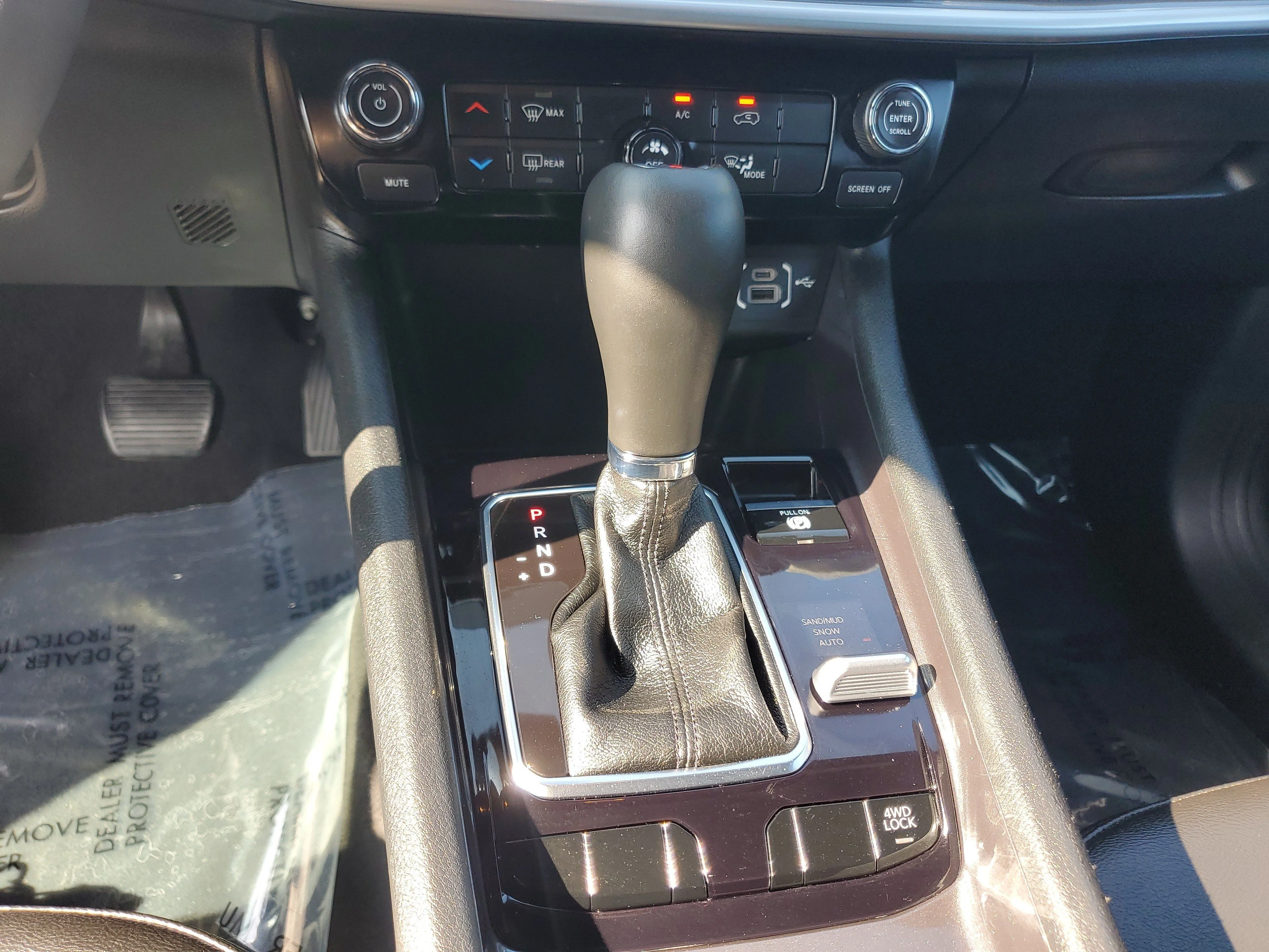 Used 2024 White Jeep Latitude image 20