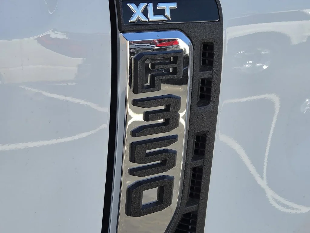 Used 2023 Oxford White Ford XLT image 11