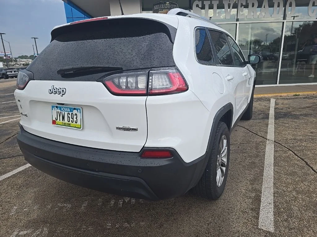 Certified Used 2020 White Jeep Latitude Plus image 5