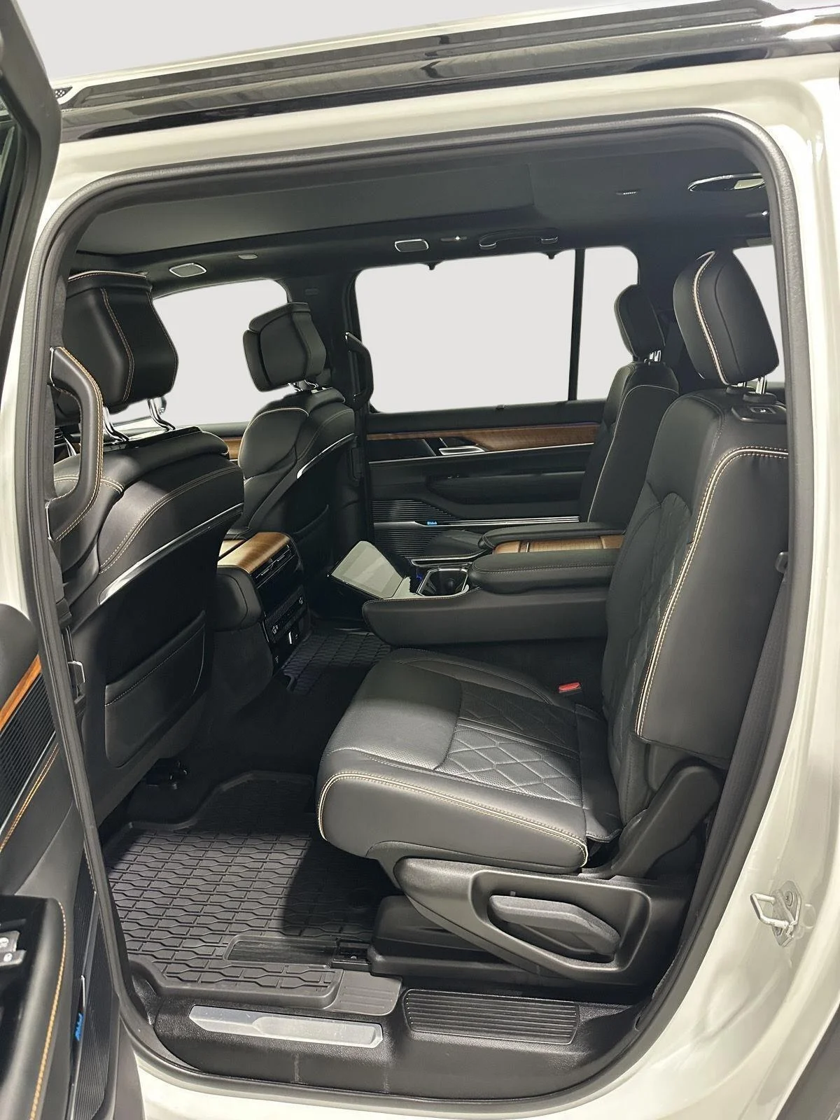 Used 2025 White Jeep Series III image 21