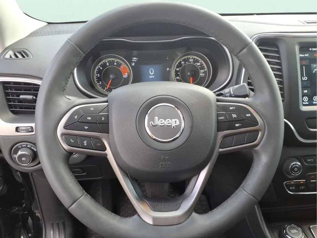 Used 2022 Black Jeep Latitude Lux image 19