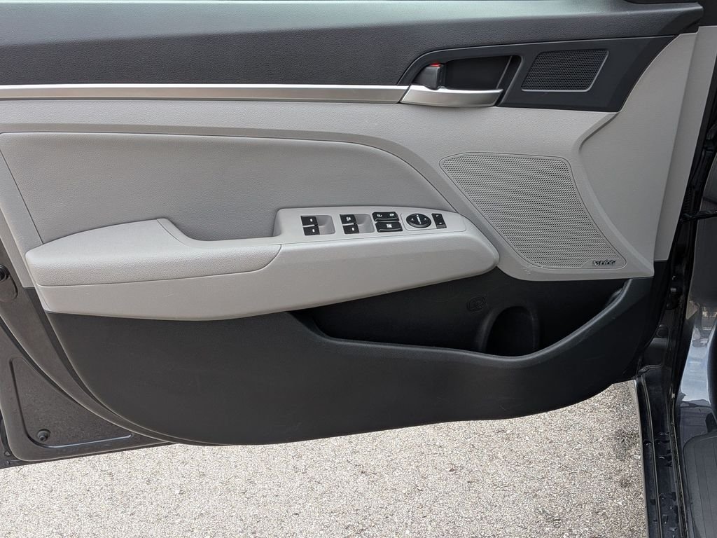 2020 Hyundai Elantra Limited - Photo 11