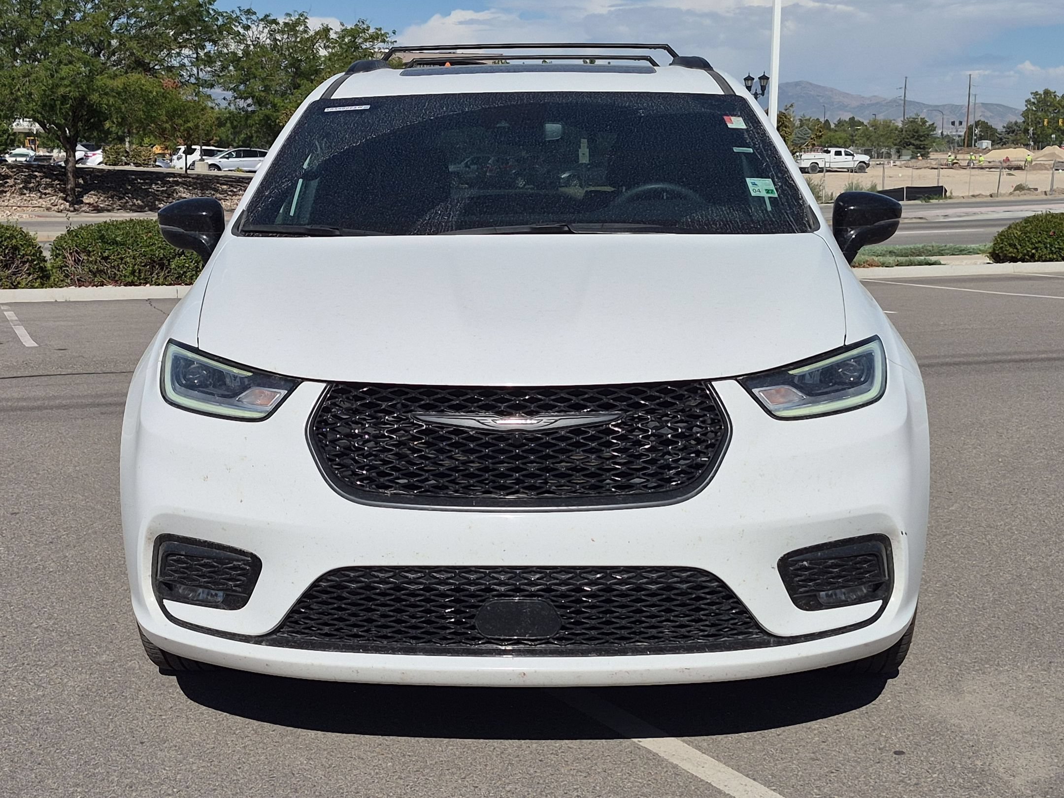 Used 2025 Bright White Clearcoat Chrysler Limited image 9
