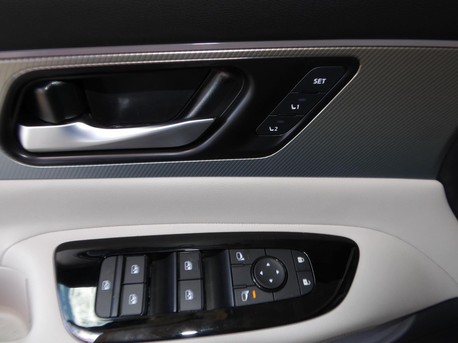 New 2026 Champagne Silver Metallic Nissan SL image 20