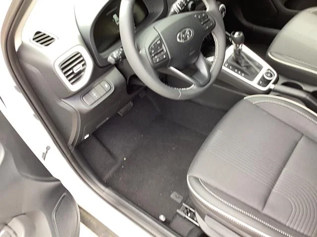 New 2026 Lunar White/Black Roof Hyundai SEL w/Two-Tone Roof image 10
