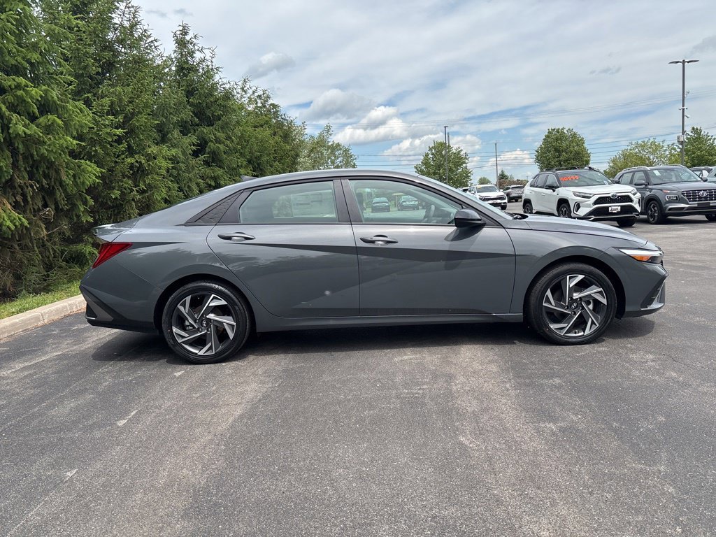 Used 2025 Gray Hyundai SEL Sport image 4