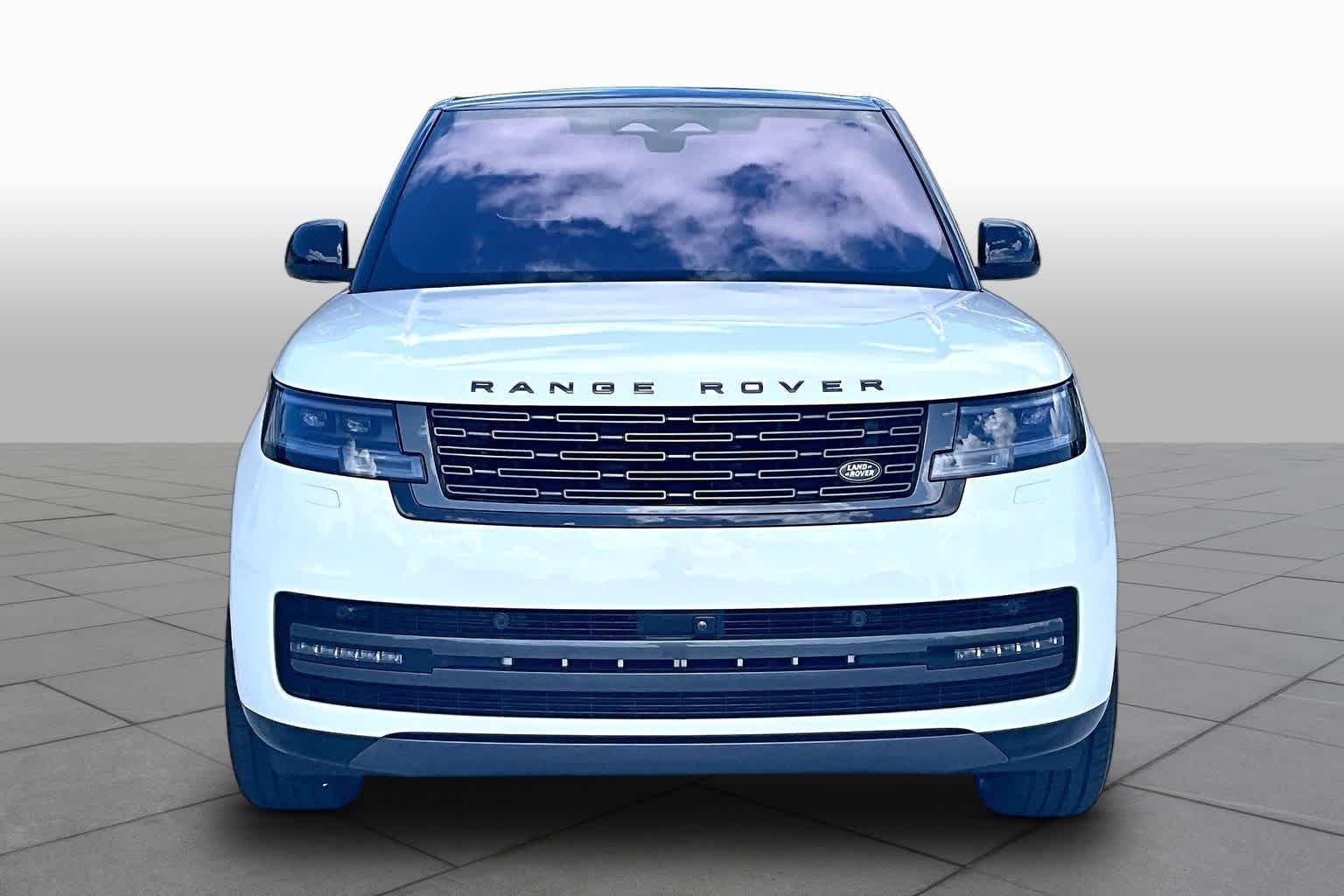 Used 2023 Icy White SV Bespoke Special Effect Satin Land Rover SE image 4