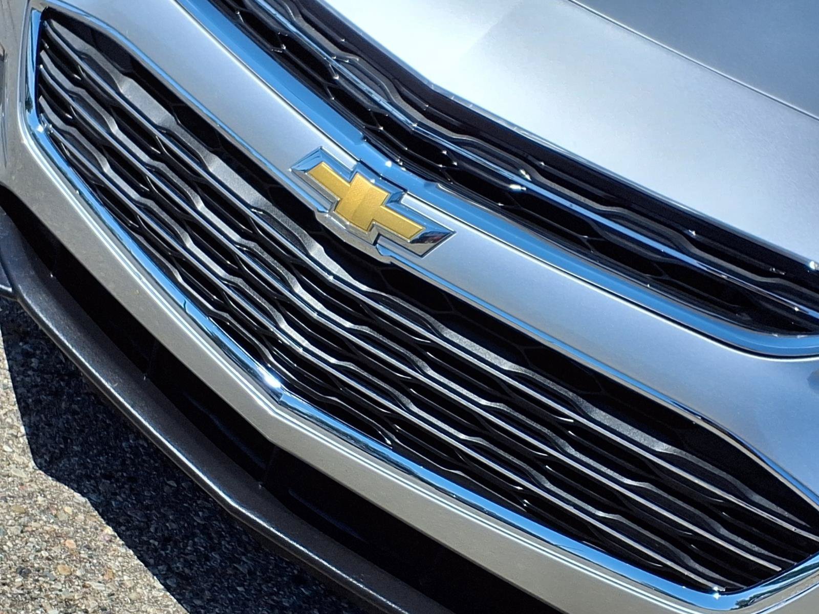 Used 2016 Silver Ice Metallic Chevrolet LT image 21