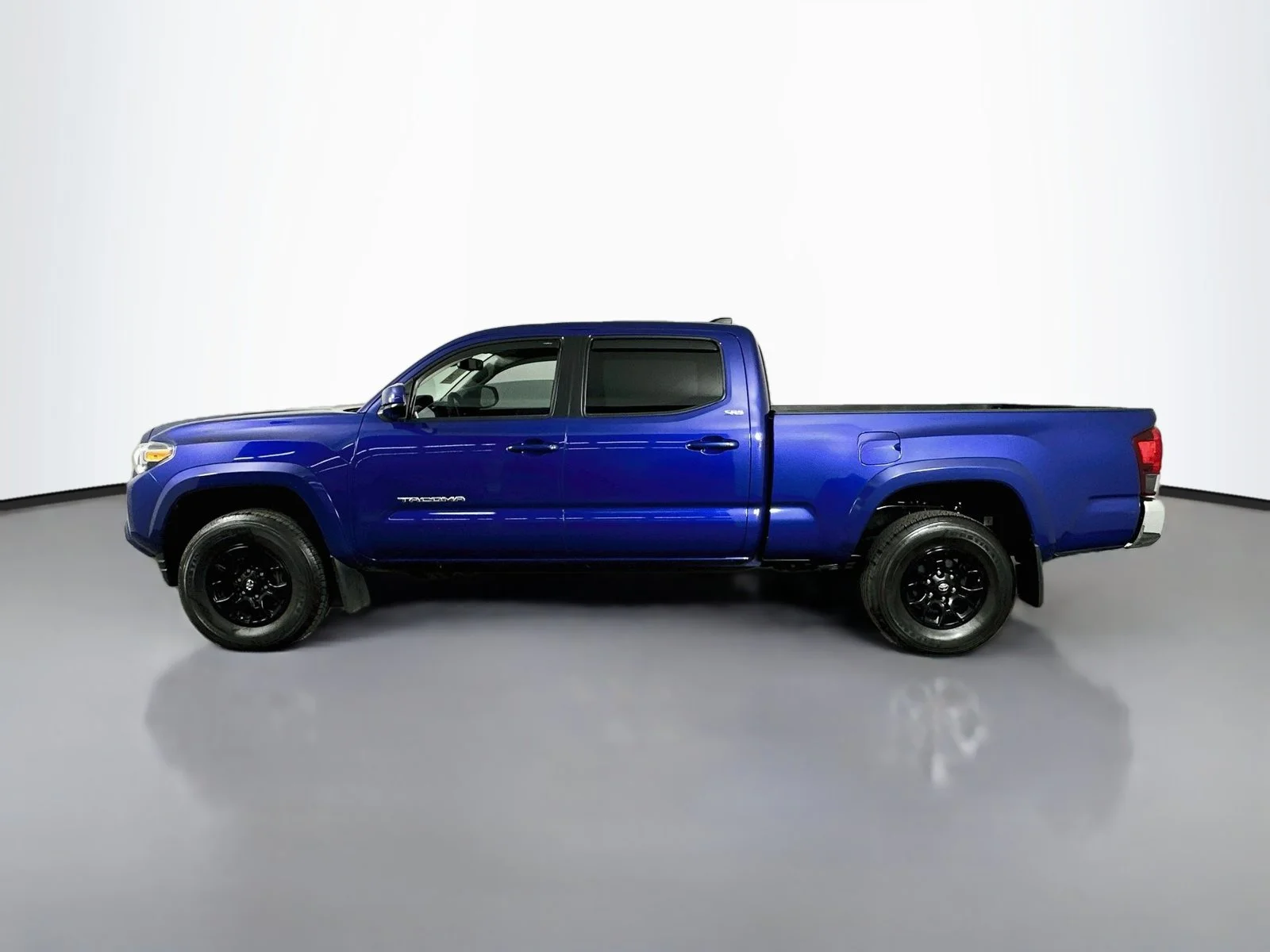 Certified Used 2022 Blue Toyota SR5 image 4