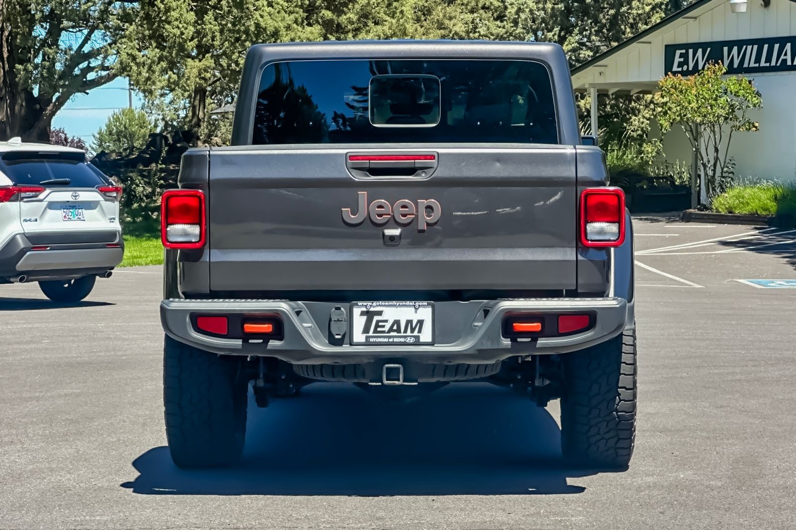 Used 2022 Gray Jeep Mojave image 5