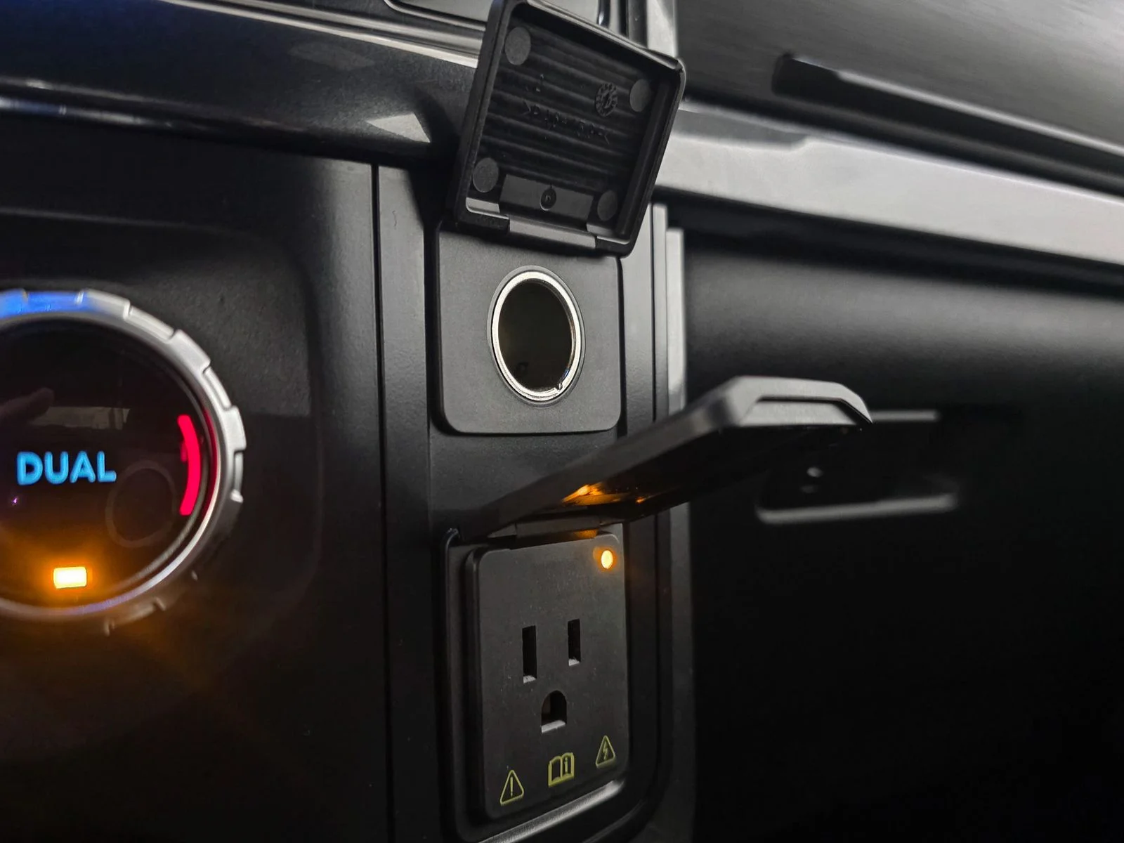 Used 2022 Silver Ford XLT image 28