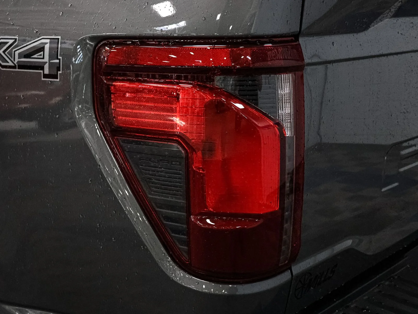 New 2026 Carbonized Gray Metallic Ford XLT image 15
