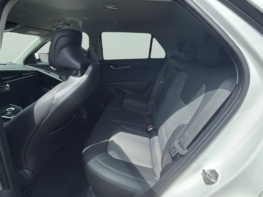 Used 2023 Snow White Pearl Kia Wind image 15